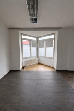 10 Blick zum Erker im Chefzimmer - 