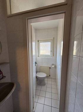 14. Toilette mit Vorraum - 