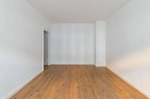 Wohnzimmer - 2 Zimmer Etagenwohnung zum Kaufen in Leipzig