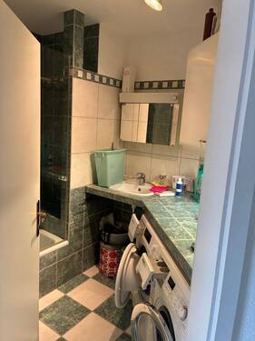 Bad mit Dusche bzw. Hauswirtschaft - Etagenwohnung mit 151,40 m&sup2; in Königsfeld im Schwarzwald zum Kaufen