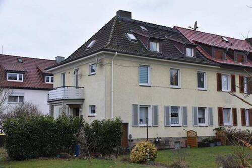 Seitansicht vom Garten her - 8 Zimmer Doppelhaushälfte in Kassel