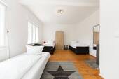 Wohnung EG - 7 Zimmer Mehrfamilienhaus, Wohnhaus zum Kaufen in Berlin