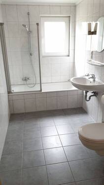Badzimmer - Etagenwohnung mit 76,00 m² in Schortens zur Miete