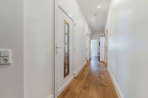 Flur - (KI generiert) - 