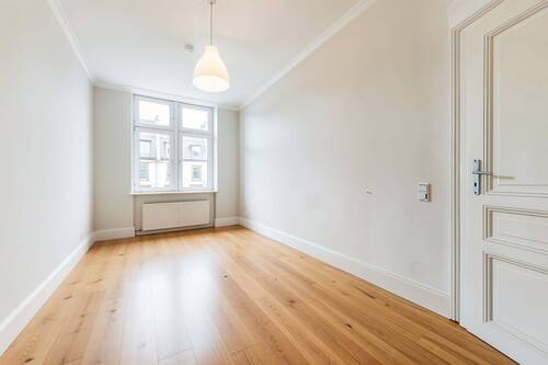 Wohnen - (KI generiert) - 3 Zimmer Etagenwohnung zum Kaufen in Frankfurt am Main