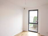 Schlafzimmer 1 zur Gartenseite - Terrassenwohnung mit 94,50 m&sup2; in Hoppegarten zur Miete