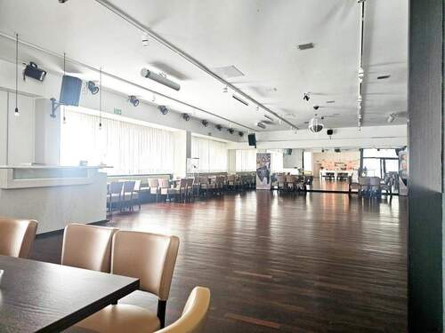 Hauptfläche - Im Zentrum von Remscheid – direkt am Friedrich-Ebert-Platz – Vielseitige Gewerbefläche mit separatem Eingang