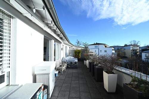Großzügige Dachterrasse - 