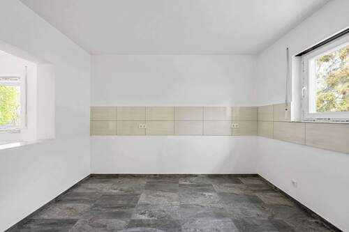 03 Küche.jpg - 5 Zimmer Mehrfamilienhaus, Wohnhaus in Binsfeld