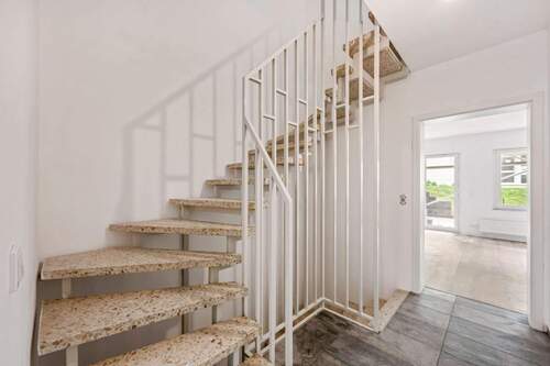 05 Treppenhaus Flur.jpg - 