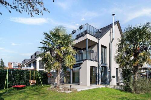 Gebäude vom Garten - 6 Zimmer Doppelhaushälfte zum Kaufen in Allensbach