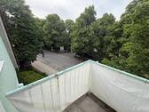 Ansicht II: Balkon - Etagenwohnung mit 76,90 m&sup2; in München zur Miete