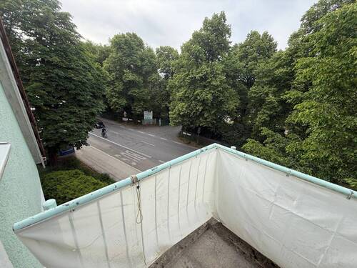 Ansicht II: Balkon - Etagenwohnung mit 76,90 m&sup2; in München zur Miete