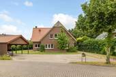 Vorderansicht mit Carport - 6 Zimmer Einfamilienhaus zum Kaufen in Jork