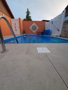 Pool - Reihenmittelhaus gehobene Ausstattung und Pool - Provisionsfrei zu verkaufen