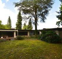 Trittau - Großzügiger Flachdachbungalow mit Gartenparadies in ruhiger Sackgassenlage