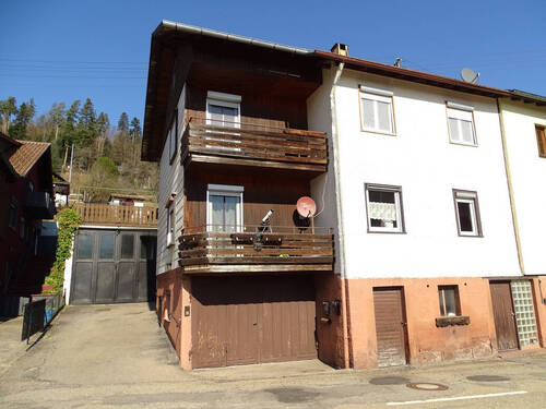 Außenansicht - 6 Zimmer Doppelhaushälfte zum Kaufen in Bad Wildbad