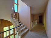 Wohnungseingang und Treppenhaus - 