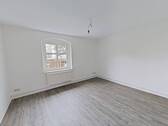 Ansicht I: Wohn- und Esszimmer - Moderne 2-Zimmer-Wohnung mit Wannenbad in fußläufiger Nähe zum Elbeufer