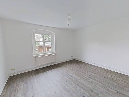 Ansicht I: Wohn- und Esszimmer - Moderne 2-Zimmer-Wohnung mit Wannenbad in fußläufiger Nähe zum Elbeufer