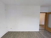Ansicht II: Wohn- und Esszimmer - 2 Zimmer Etagenwohnung zur Miete in Pirna