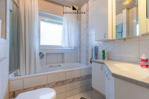 Tageslichtbad mit WC und WB - 