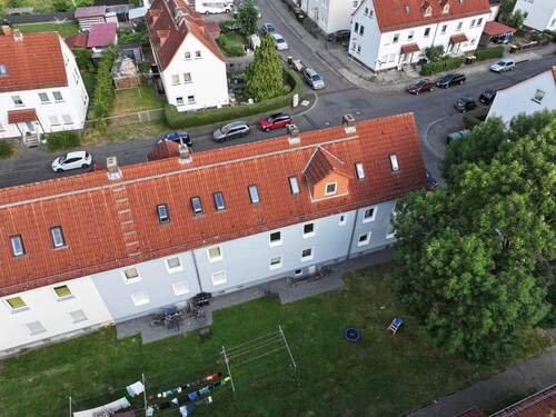 Hausrückseite mit Garten - 