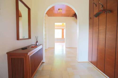 Großzügiger Eingangsbereich - 5 Zimmer Einfamilienhaus in Seevetal Maschen