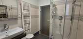 Bad mit Dusche - 