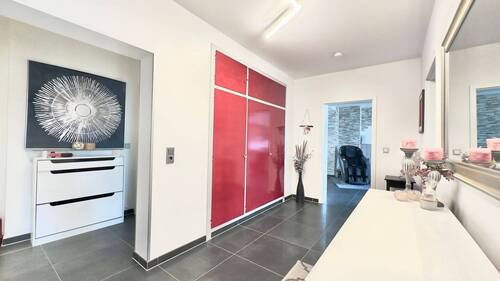 Flur - 4 Zimmer Etagenwohnung zum Kaufen in Leverkusen
