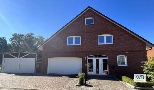 Hausansicht vorne - 8 Zimmer Mehrfamilienhaus, Wohnhaus in Sassenburg / Neudorf-Platendorf