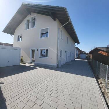 Hausansicht - Doppelhaushälfte mit 138,00 m&sup2; in Riedering zur Miete