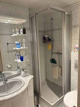 Bad mit Dusche - 
