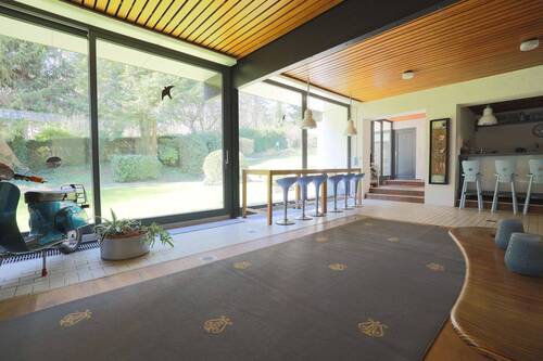 Poolhaus mit vielen Nutzungsmöglichkeiten - 