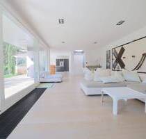 Zeitlose Klarheit trifft moderne Raffinesse - Architektur im Sinne des Bauhauses - Hamburg Hausbruch