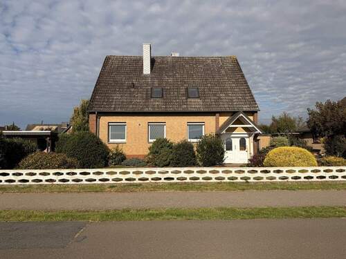 Straßenansicht - 4 Zimmer Terrassenwohnung zur Miete in Weyhe