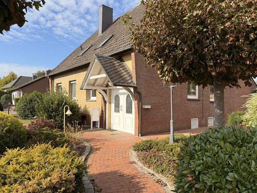 Hauseingang - 4 Zimmer Terrassenwohnung in Weyhe