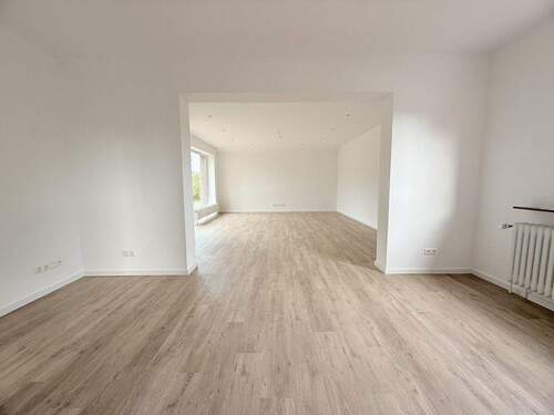 Wohn-/Esszimmer - 
