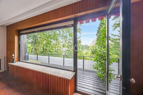 Blick aus dem Wohnbereich auf den Balkon und in die Ferne - Mehrfamilienhaus, Wohnhaus mit 181,00 m² in Hamburg zum Kaufen