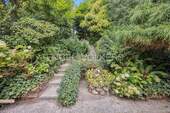 Treppenaufgang zur hinteren Terrasse - 