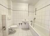 Bad mit Wanne - 