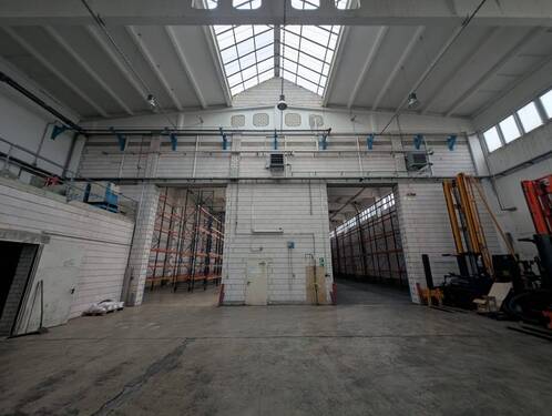 Vorhalle - Halle in Leuna zur Miete