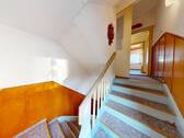 Treppe zur Obergeschosswohnung - 
