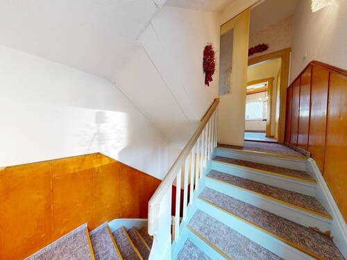 Treppe zur Obergeschosswohnung - 