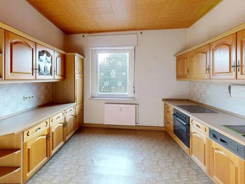 vorhandene Einbauküche im Obergeschoss - 