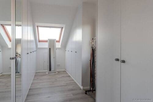 ...Ankleide - 