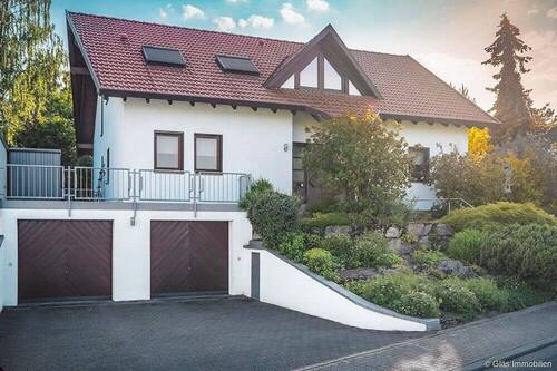 Doppelgarage mit Zugang zum Keller - 7 Zimmer Einfamilienhaus zum Kaufen in Wadgassen