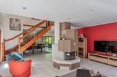 Wohnzimmer mit Blick Richtung Esszimmer - 7 Zimmer Einfamilienhaus in Wadgassen
