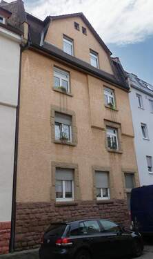 Straßenansicht - Dreifamilienhaus in gut angebundener Wohngegend nahe dem Main zu verkaufen!