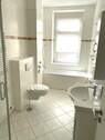 Bad mit Wanne u.Dusche - 4 Zimmer Etagenwohnung zur Miete in Magdeburg